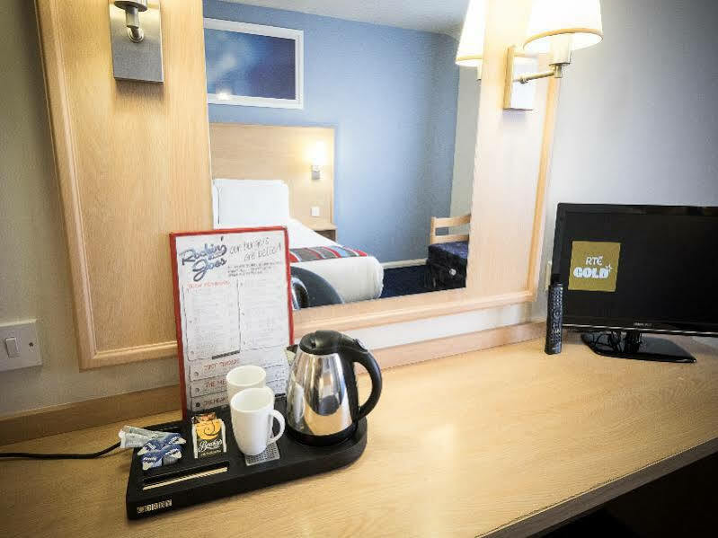 Travelodge Корк Экстерьер фото